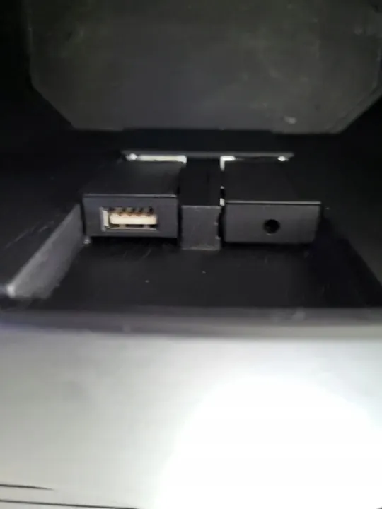 Opel Insignia A Middenconsole USB/AUX-poort OEM 13289002 image 3