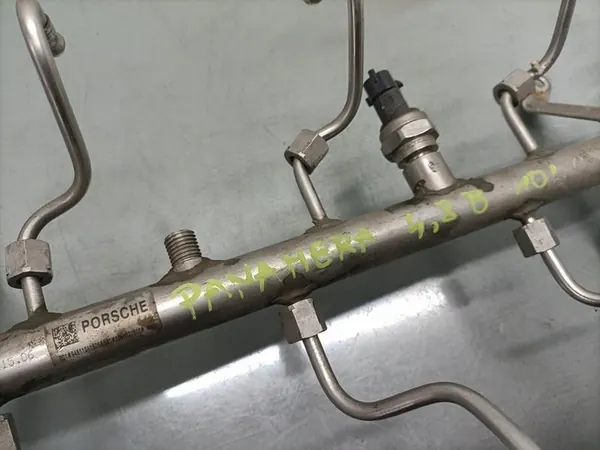 Brandstofrail Panamera 4.8 94811011506 94860623001 image 2