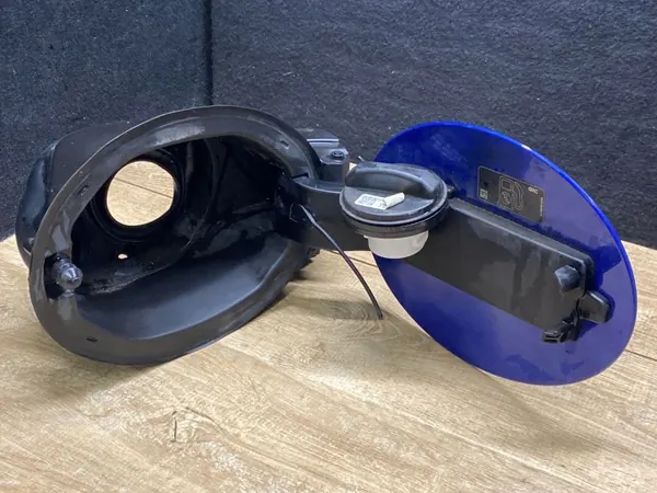 Bränslelucka OEM HK8327936 för Jaguar F-Pace X761 image 4