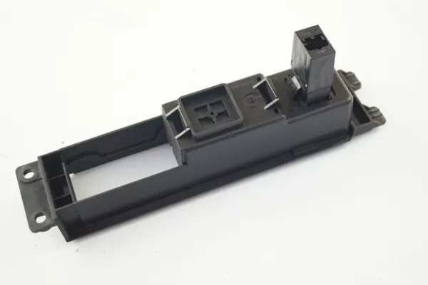 Audi A3 8P Tupakansytytin OEM 8P0863284D image 3