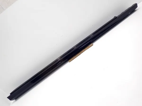 Protector de umbral derecho OEM A2136900202 Mercedes W213 image 2