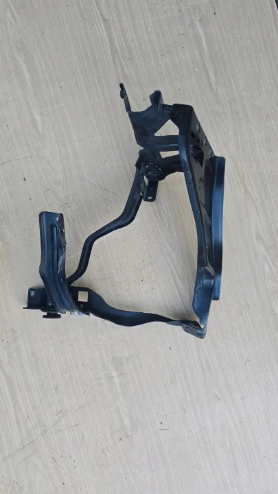 Suporte Farol Mercedes W207 Esquerdo Dianteiro OEM A2076200185 image 3