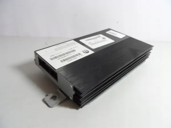 Jeep Cherokee Radion Vahvistin OEM 68200272AC image 2