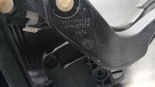 Kytkin Jarrupoljin OEM 55703354 Opel Corsa D:lle image 5