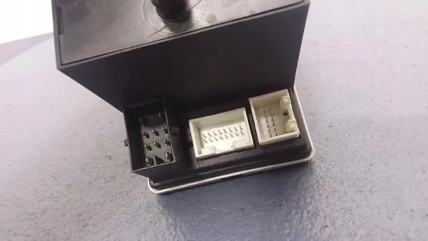 Bomba de bloqueio central Audi OEM 4A0862257P - Usado image 3