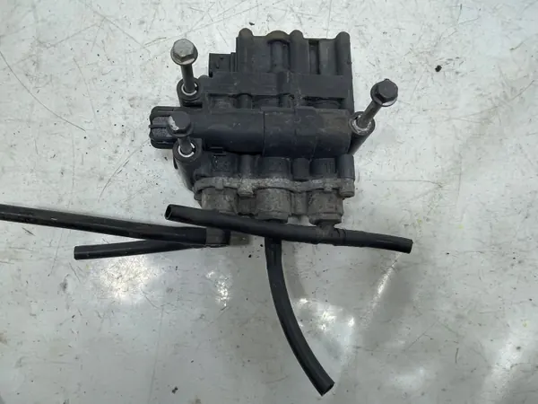 Válvula de muelle de aire ECAS Mercedes Actros OEM A0013271425 image 3