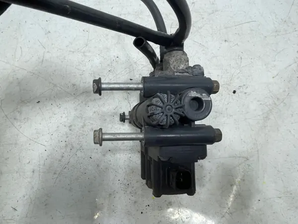 Válvula de muelle de aire ECAS Mercedes Actros OEM A0013271425 image 5