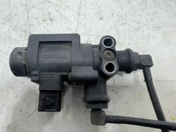 Válvula de muelle de aire ECAS Mercedes Actros OEM A0013271425 image 6