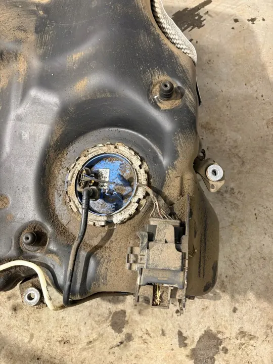Depósito combustible Skoda Superb III OEM 3Q0201021HQ image 3