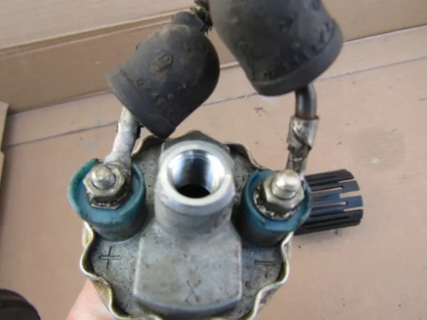 Bomba de combustible OEM 0580464125 para Mercedes W124/W201 image 4