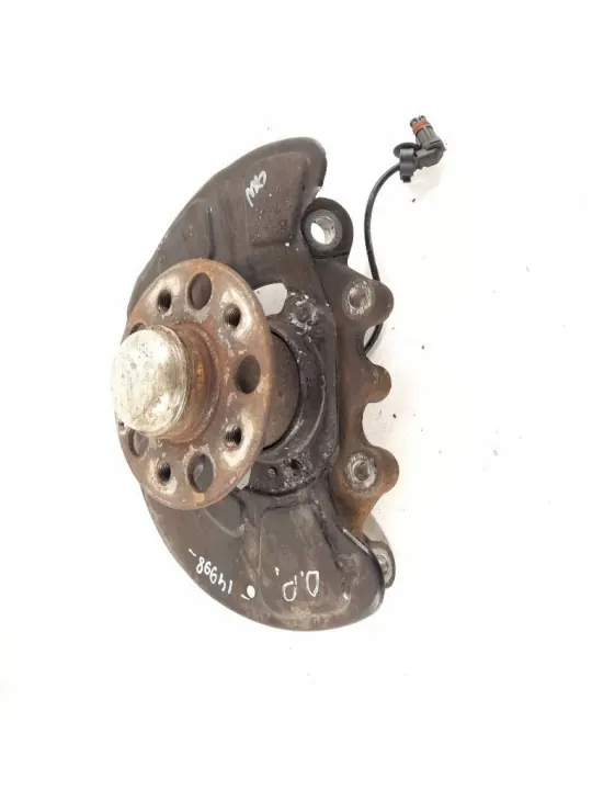 Mercedes-Benz E W212 Etu oikea pyörännapa OEM A2123322401 image 3