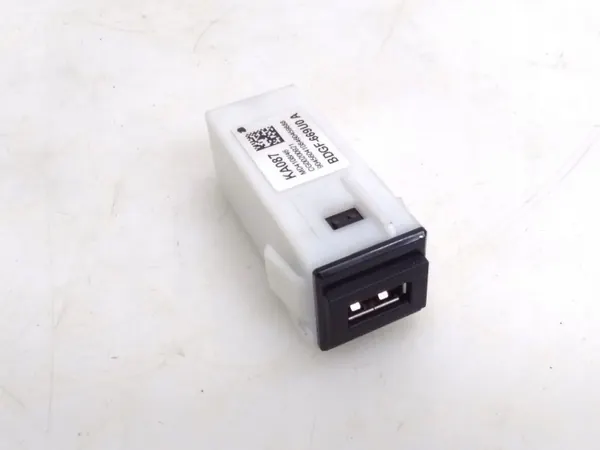 Tomada USB Mazda CX-30 OEM BDGF669U0A - Usado image 2