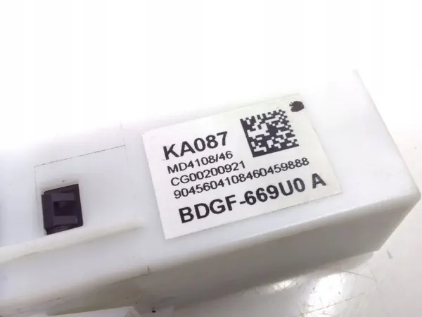 Tomada USB Mazda CX-30 OEM BDGF669U0A - Usado image 3
