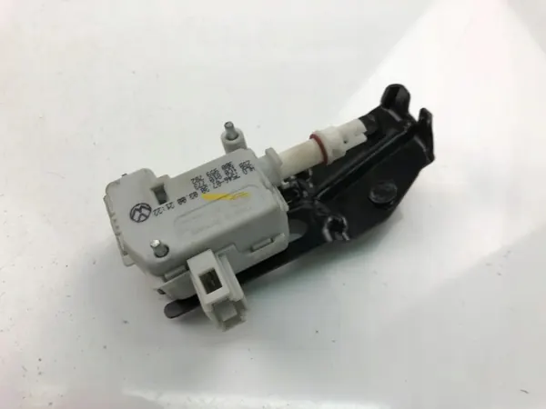 VW Touran Kraftstofftankklappe OEM 3B0959782 Gebraucht image 2