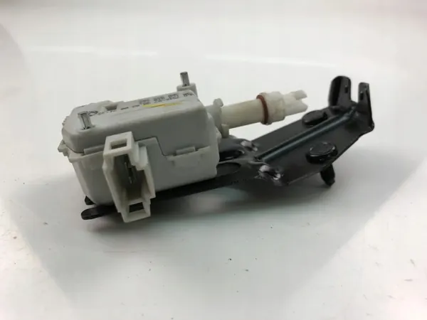 VW Touran Kraftstofftankklappe OEM 3B0959782 Gebraucht image 3