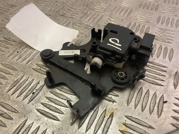 Jaguar I-Pace 2020 Bagagelucklåsaktuatör OEM 00806633 image 5
