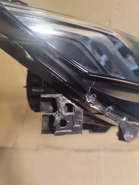 Mitsubishi L200 19- Faro Derecho Original image 5