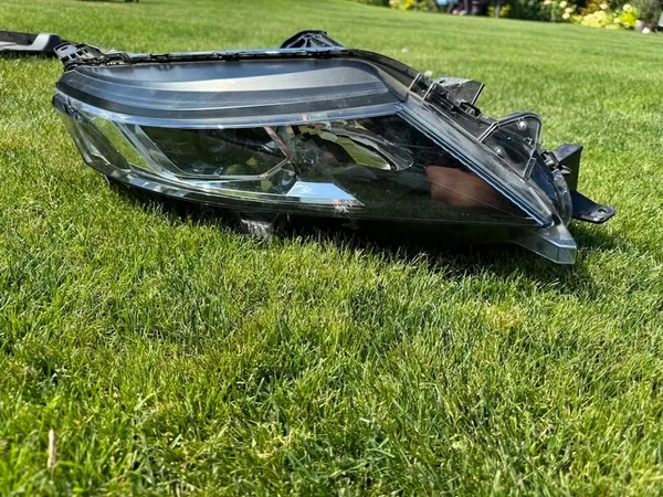 Mitsubishi L200 19- Faro Derecho Original image 6