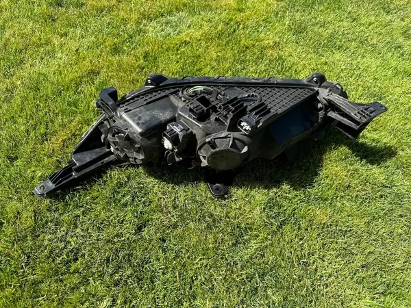 Mitsubishi L200 19- Faro Derecho Original image 8