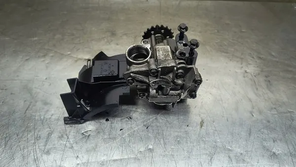 RENAULT 2.3 DCI OIL PUMP 150000147R image 3