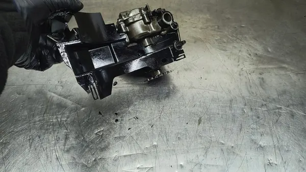 RENAULT 2.3 DCI OIL PUMP 150000147R image 4