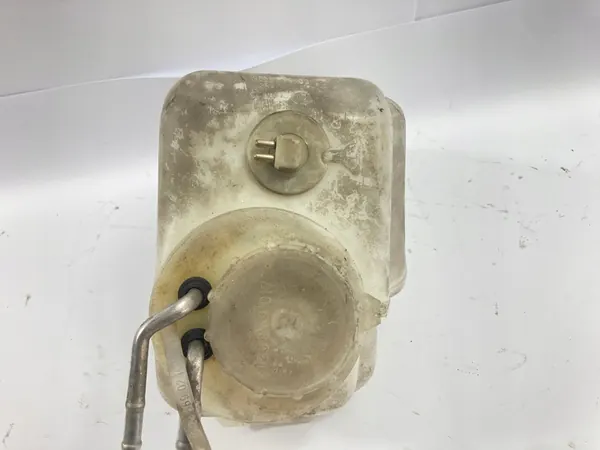 Lämmitetty tuulilasinpesunesteen säiliö Mercedes W124 image 10