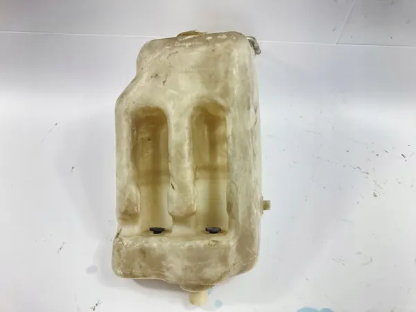 Lämmitetty tuulilasinpesunesteen säiliö Mercedes W124 image 2