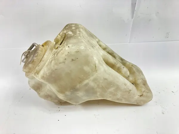 Lämmitetty tuulilasinpesunesteen säiliö Mercedes W124 image 3