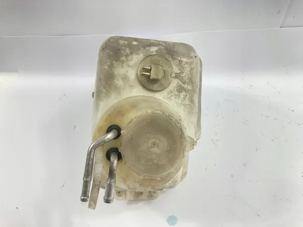 Lämmitetty tuulilasinpesunesteen säiliö Mercedes W124 image 4