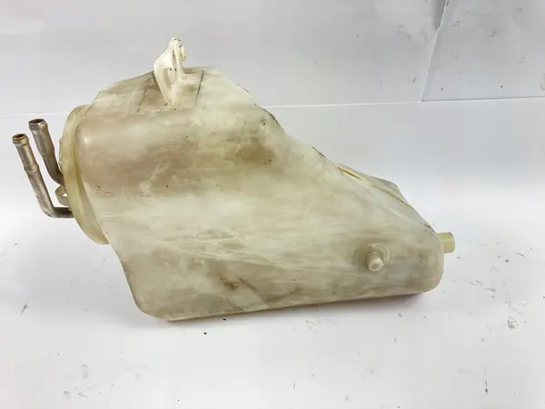 Lämmitetty tuulilasinpesunesteen säiliö Mercedes W124 image 9