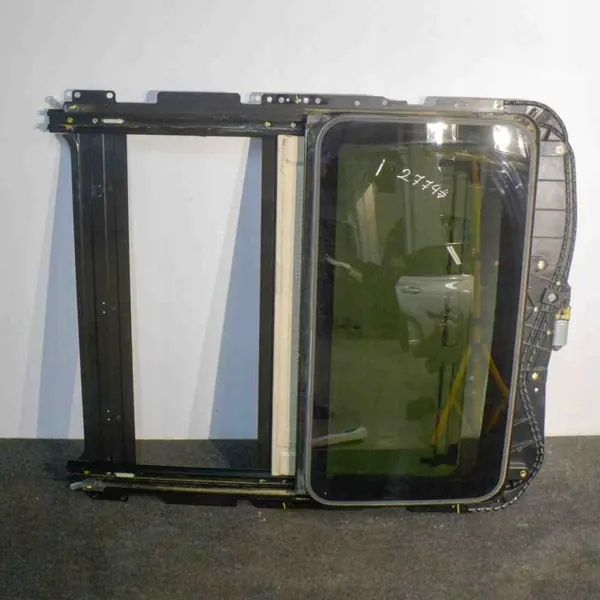 Maserati Ghibli Schiebedach OEM 06700238860 - Gebraucht image 2