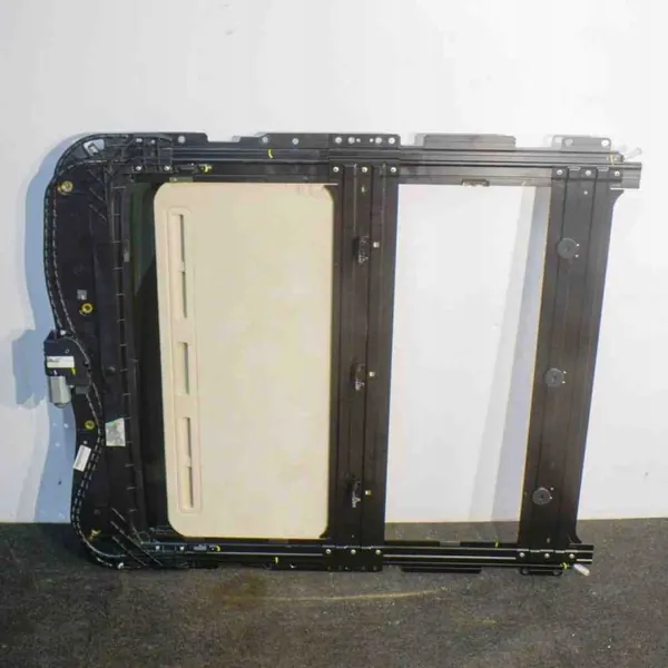 Maserati Ghibli Schiebedach OEM 06700238860 - Gebraucht image 4