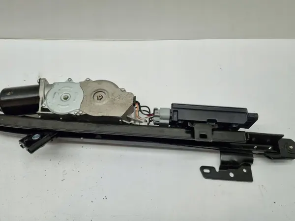Höger Sidodörrsskena Chrysler Pacifica OEM 68368918AG image 4