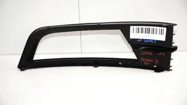 Oikea puskurin ritilä OEM 360152656 Skoda Octavia III image 6