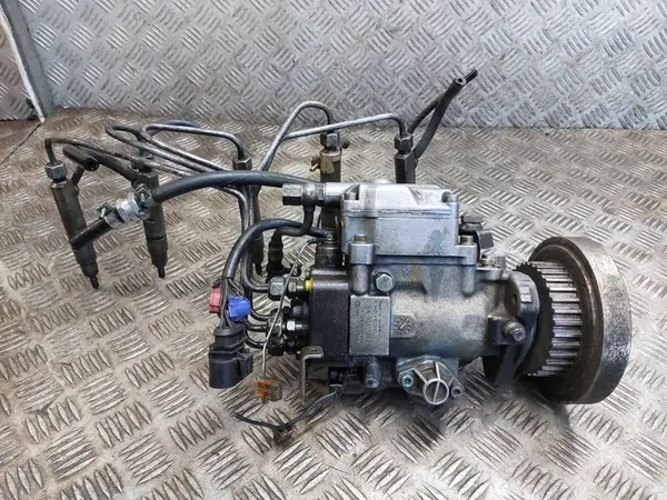 Kraftstoffpumpe + Einspritzdüsen Volvo 850 2.5 TDI image 4