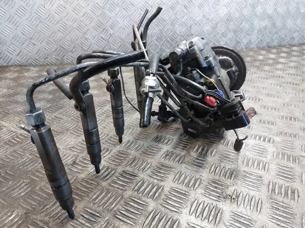 Kraftstoffpumpe + Einspritzdüsen Volvo 850 2.5 TDI image 5