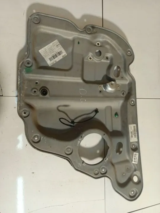 OEM 1T0839730H takaoikea ovenlukko VW Touranille image 2