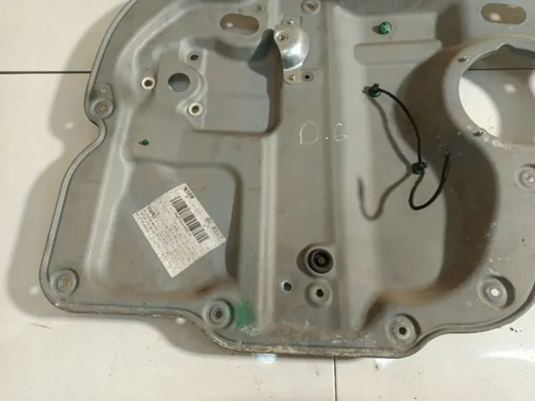 OEM 1T0839730H takaoikea ovenlukko VW Touranille image 3