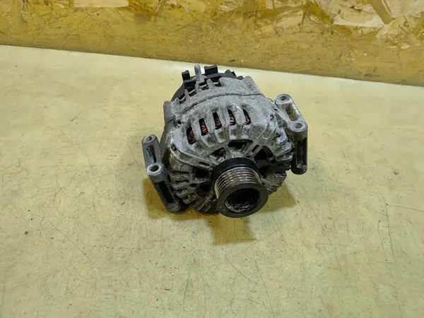 MERCEDES W204 LIFT 2.2 CDI Vaihtovirtageneraattori A0009067900 image 2