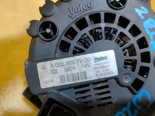 MERCEDES W204 LIFT 2.2 CDI Vaihtovirtageneraattori A0009067900 image 5