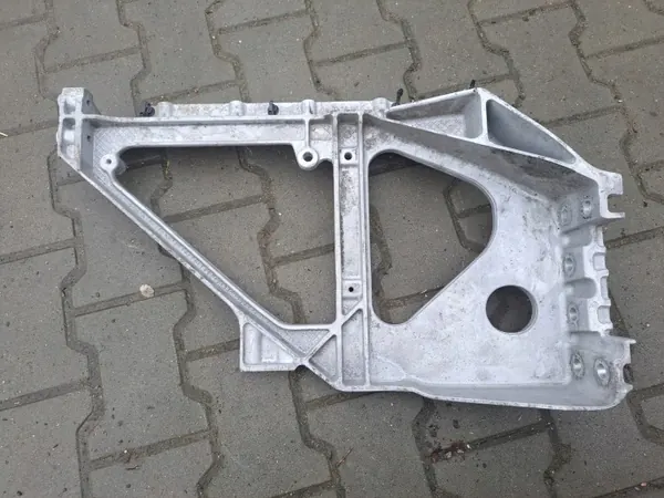 Stänkskärmsfäste OEM 21341500 Begagnad Volvo image 2