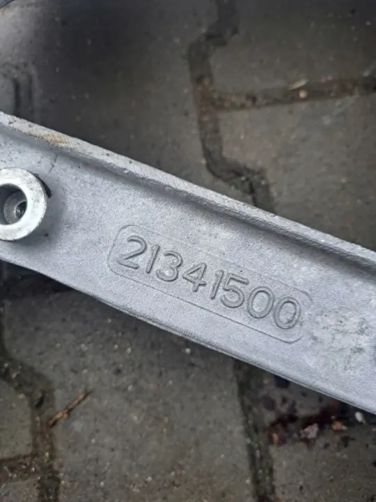 Stänkskärmsfäste OEM 21341500 Begagnad Volvo image 3