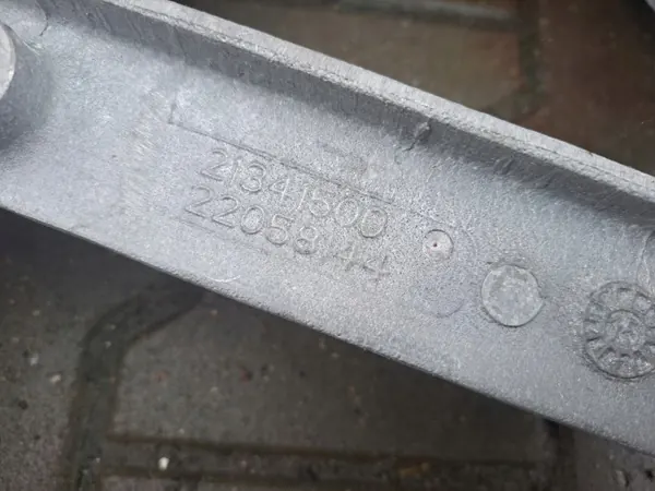 Stänkskärmsfäste OEM 21341500 Begagnad Volvo image 4
