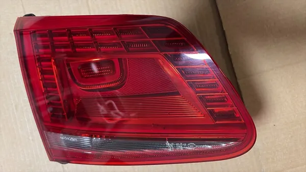 Luz de maletero izquierda VW TOUAREG 2011 7P6945307 image 2