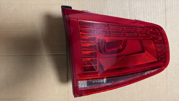 Luz de maletero izquierda VW TOUAREG 2011 7P6945307 image 3