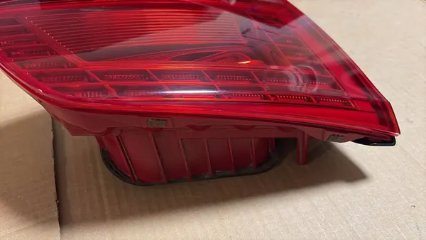 Luz de maletero izquierda VW TOUAREG 2011 7P6945307 image 4