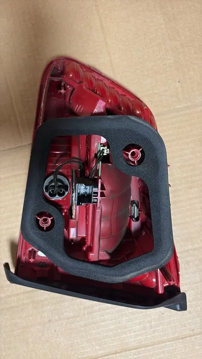 Luz de maletero izquierda VW TOUAREG 2011 7P6945307 image 8