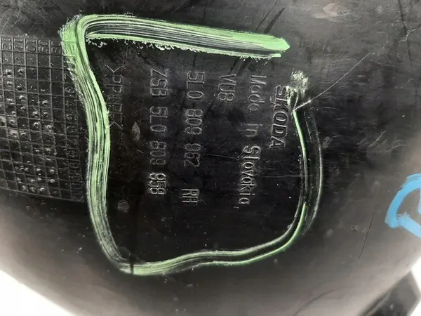 Right Front Wheel Arch Skoda Yeti I 5L0809962 5L0809958 image 6