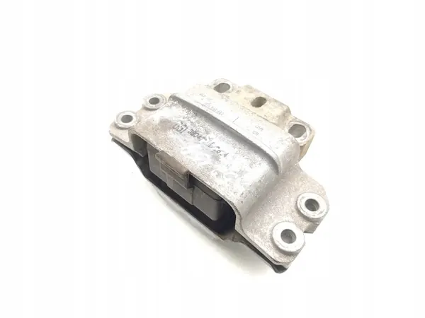 VW Passat Moottorin kiinnike 1.9 TDI Diesel 2009 3C0199555P image 2