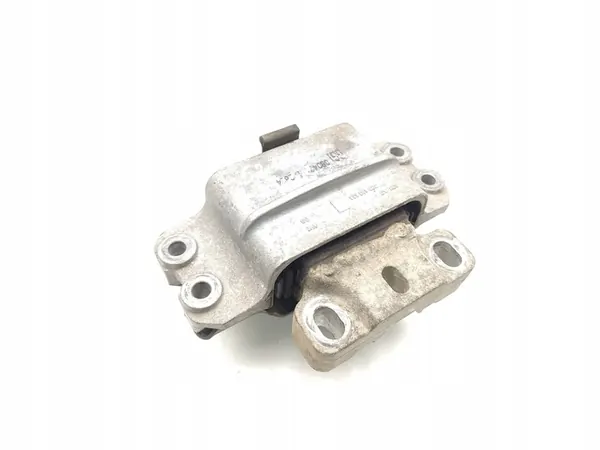 VW Passat Moottorin kiinnike 1.9 TDI Diesel 2009 3C0199555P image 3